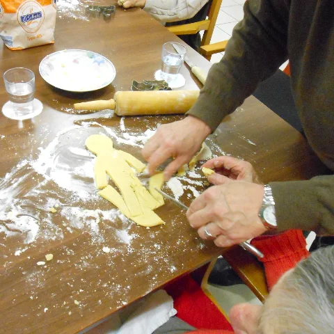 Gemeinsames Backen im Tagespflegehaus